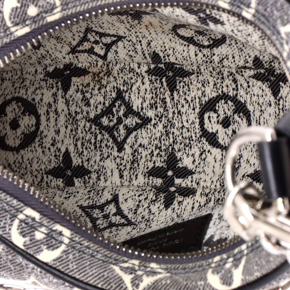 Louis Vuitton Loop Handbag - Picture 5 of 8